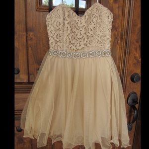 Super cute short sleeveless dress